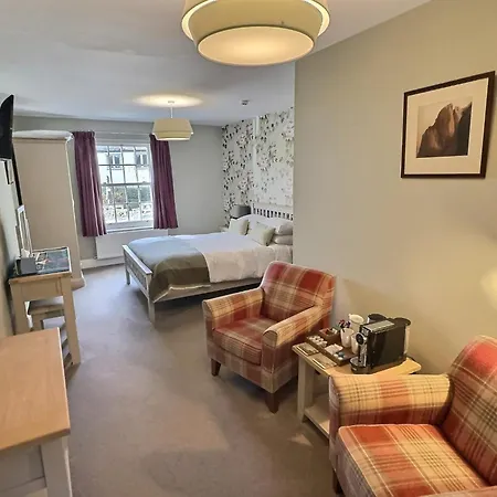 Three Shires Inn 4*