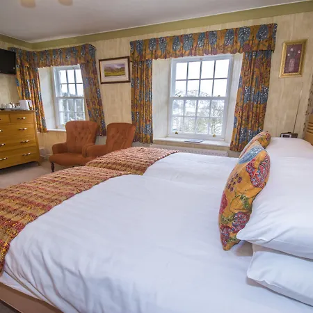 אורחן Three Shires