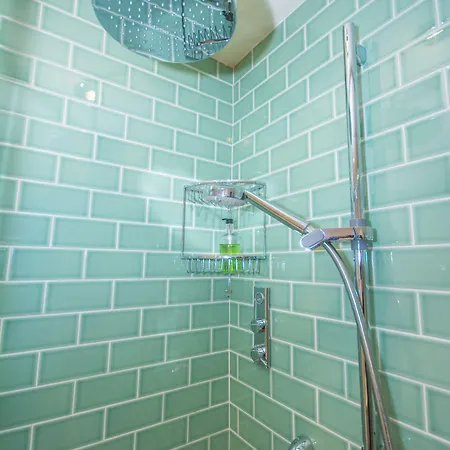 אורחן Three Shires 4*