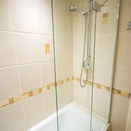 Three Shires אורחן 4*